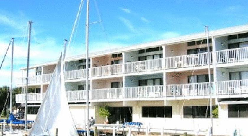 シダー・キー Cedar Cove Beach And Yacht Clubアパートホテル エクステリア 写真